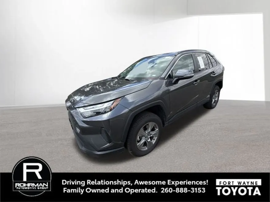2024 Toyota RAV4 XLE photo 1