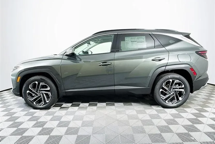 2025 Hyundai Tucson Hybrid Limited photo 1
