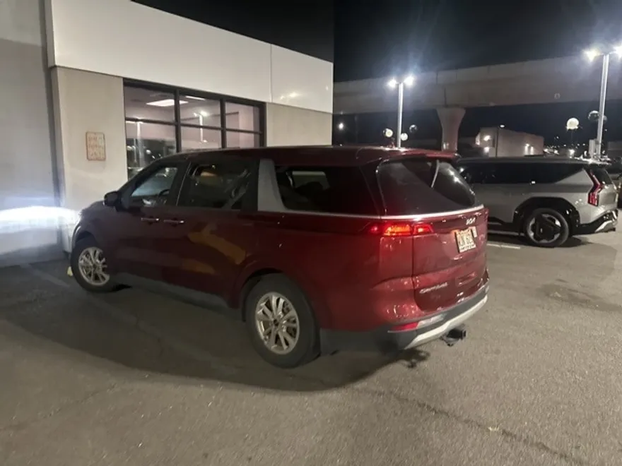 2022 Kia Carnival LXS photo 1