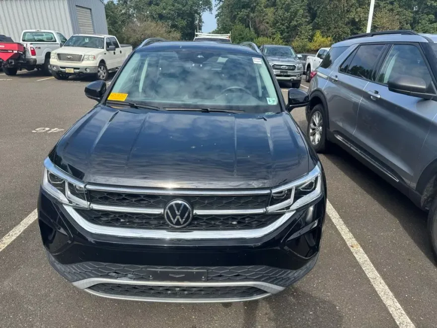 2022 Volkswagen Taos SEL photo 1