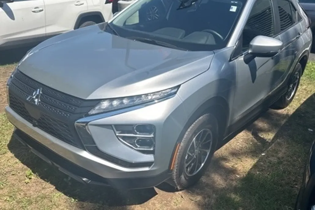 2024 Mitsubishi Eclipse Cross ES photo 1