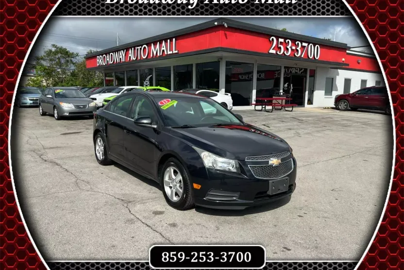 2013 Chevrolet Cruze LT photo 1