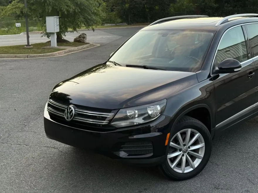 2017 Volkswagen Tiguan Wolfsburg Edition Sport photo 1