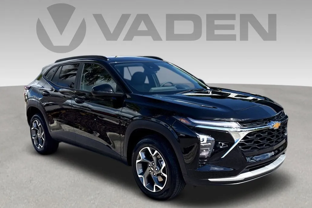 2025 Chevrolet Trax LT photo 1