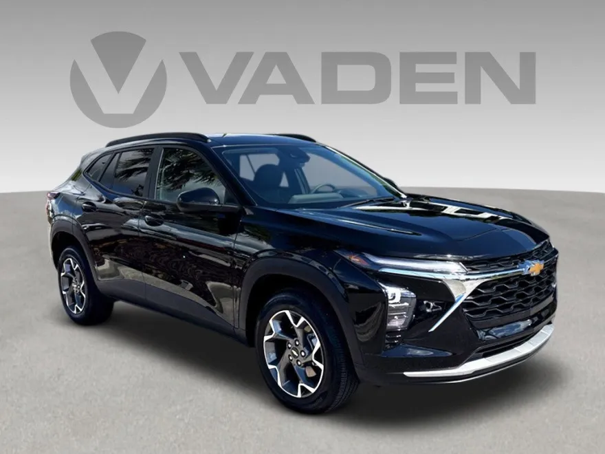 2025 Chevrolet Trax LT photo 1