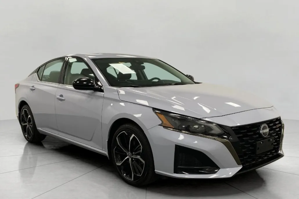 2024 Nissan Altima 2.5 SR photo 1