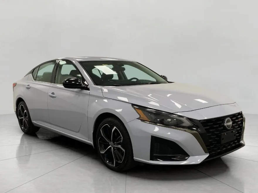 2024 Nissan Altima 2.5 SR photo 1