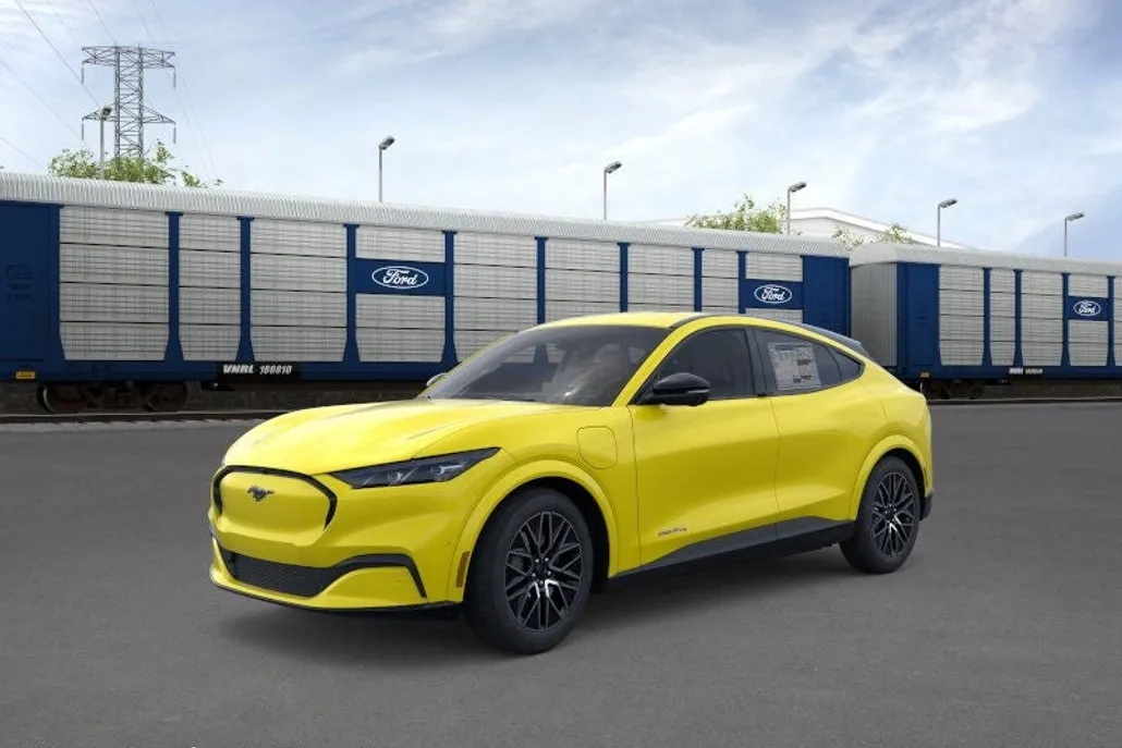 2025 Ford Mustang Mach-E Premium photo 1