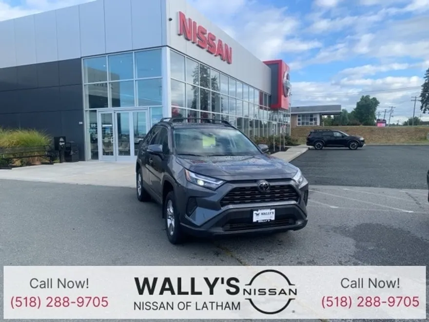 2023 Toyota RAV4 XLE photo 1