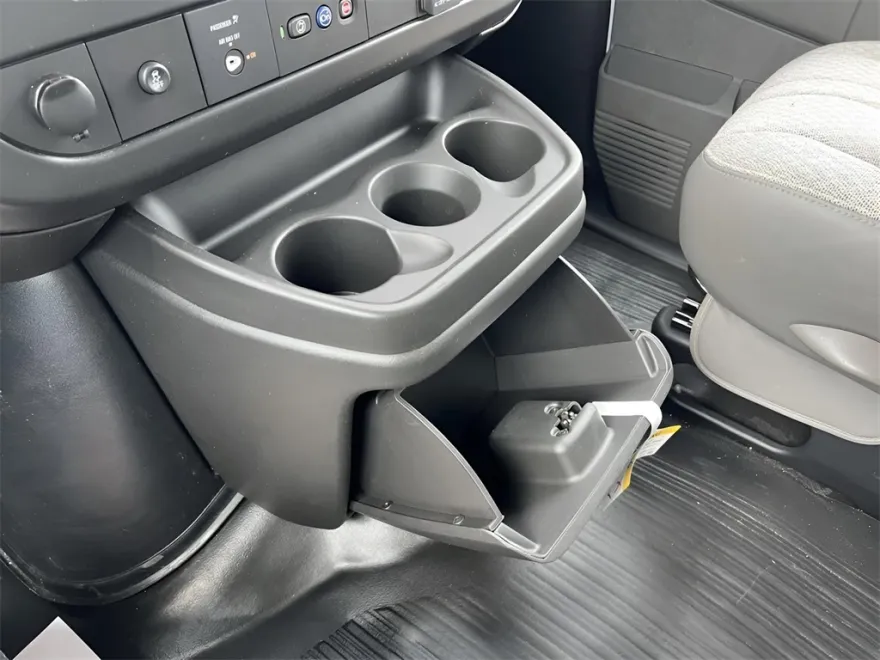 2025 Chevrolet Express 3500 Work Van photo 1