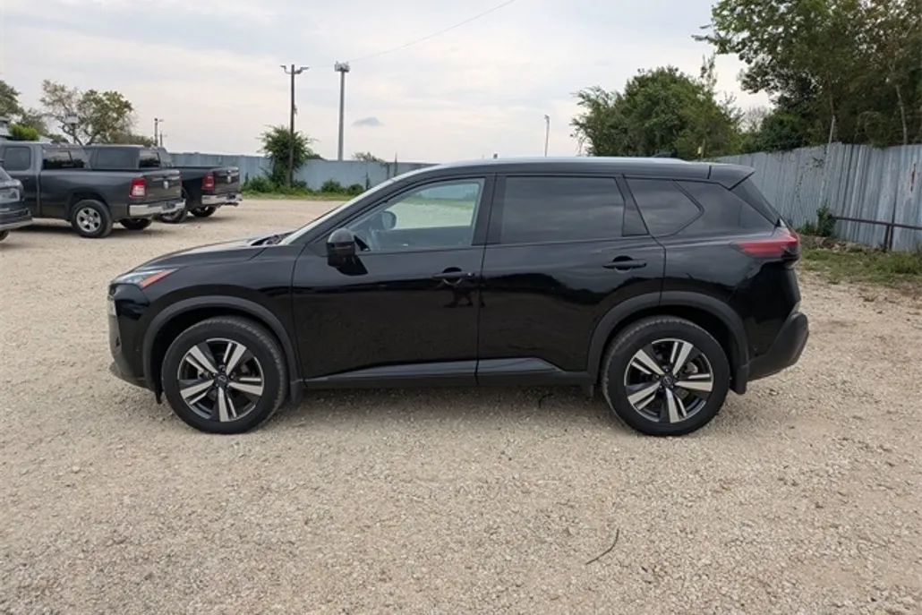 2023 Nissan Rogue SL photo 1