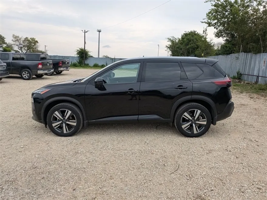 2023 Nissan Rogue SL photo 1