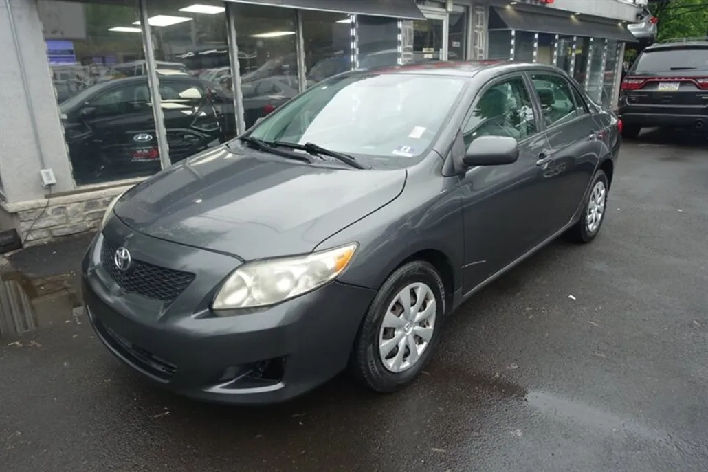 2010 Toyota Corolla LE photo 1