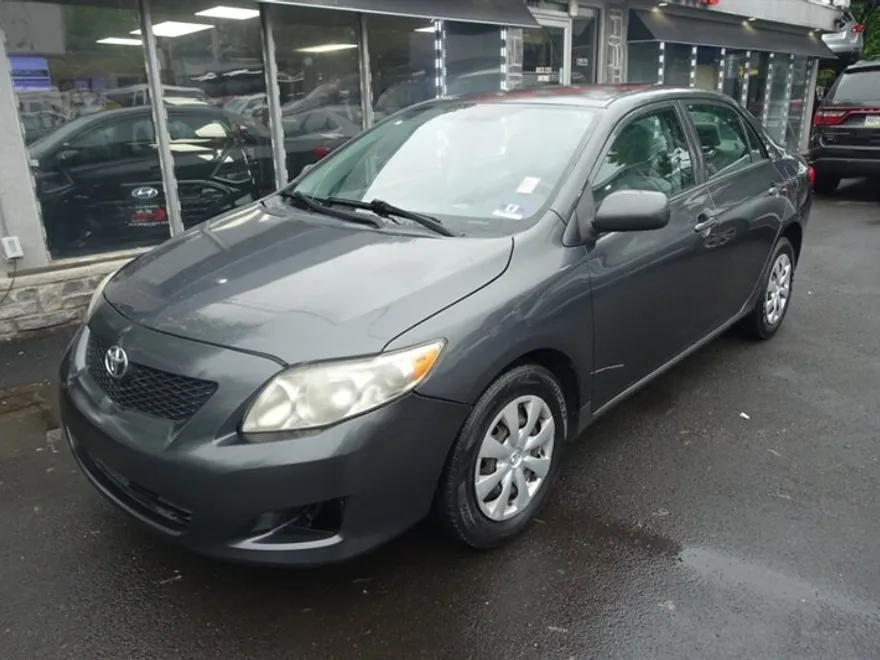 2010 Toyota Corolla LE photo 1