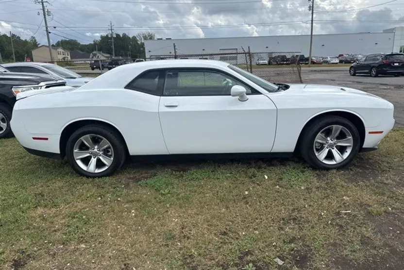 2021 Dodge Challenger SXT photo 1