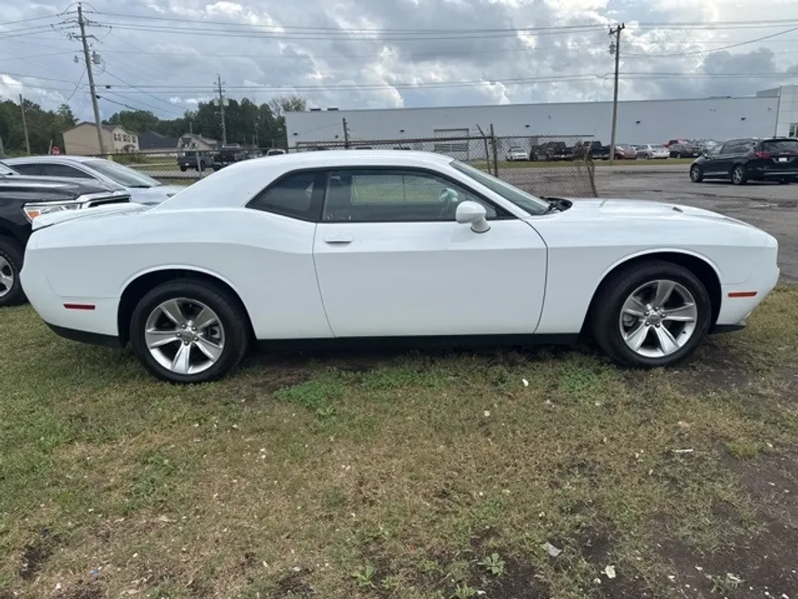2021 Dodge Challenger SXT photo 1
