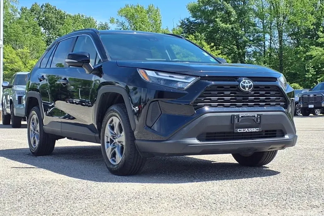 2024 Toyota RAV4 XLE photo 1