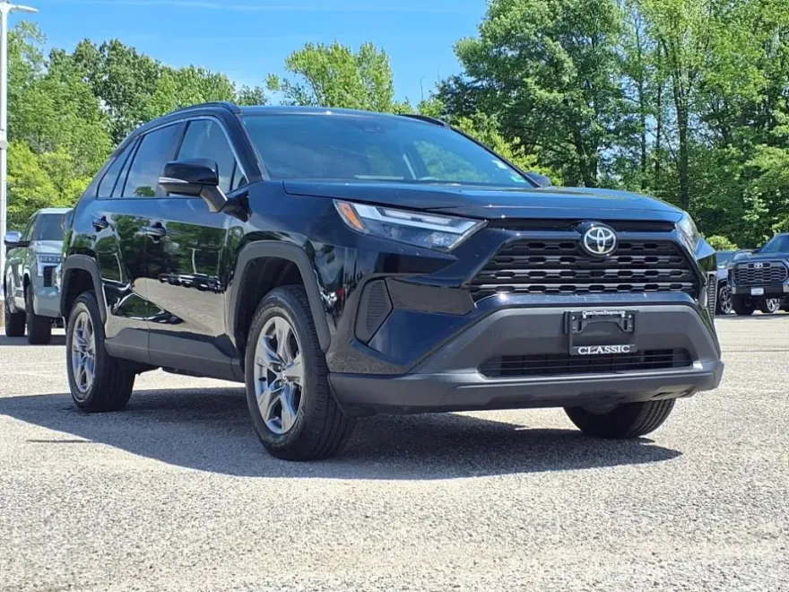 2024 Toyota RAV4 XLE photo 1