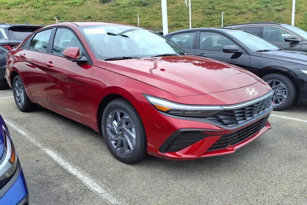 2025 Hyundai Elantra Hybrid photo 1