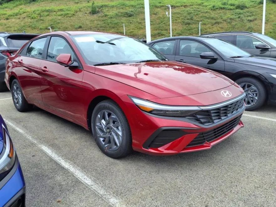 2025 Hyundai Elantra Hybrid photo 1