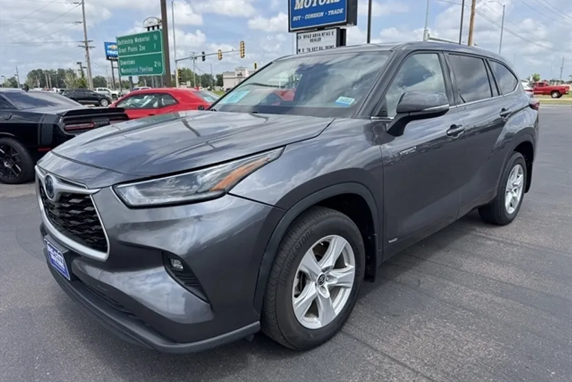 2021 Toyota Highlander Hybrid LE photo 1