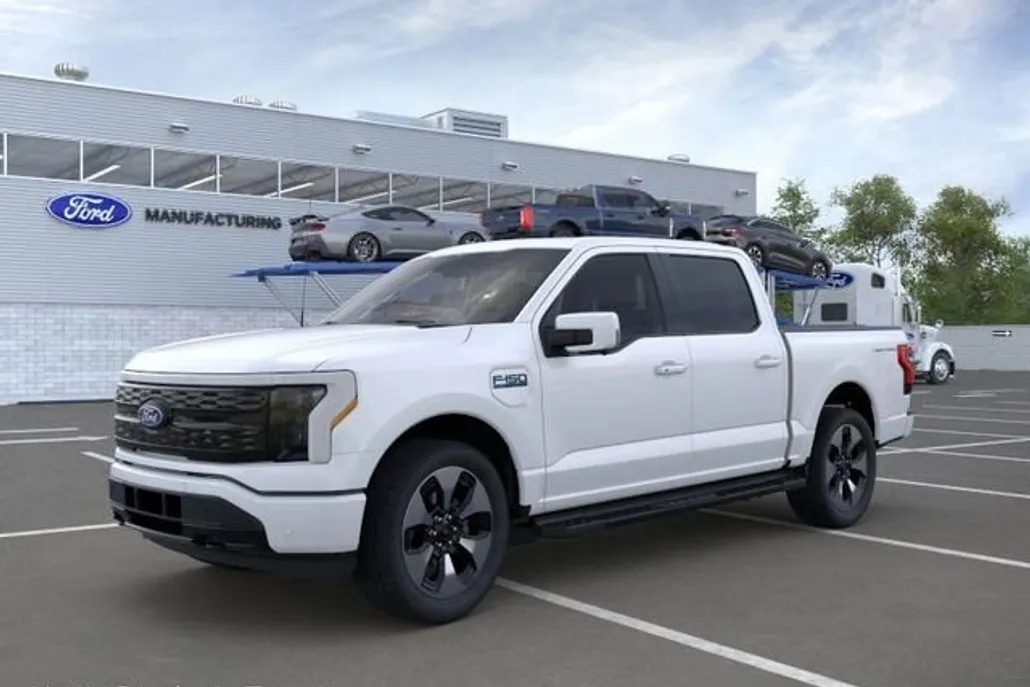 2025 Ford F-150 Lightning Platinum photo 1