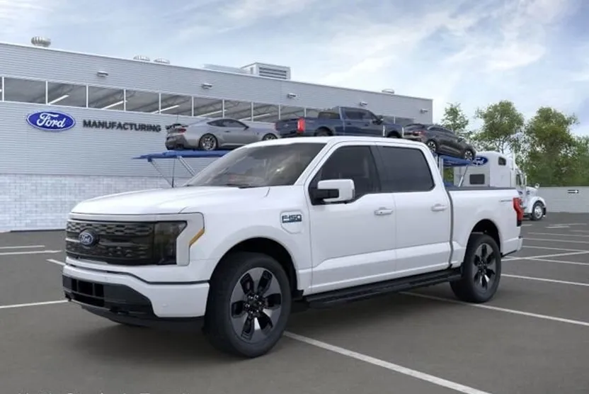2025 Ford F-150 Lightning Platinum photo 1