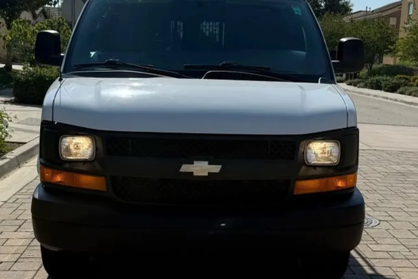 2015 Chevrolet Express 2500 Cargo Van photo 1