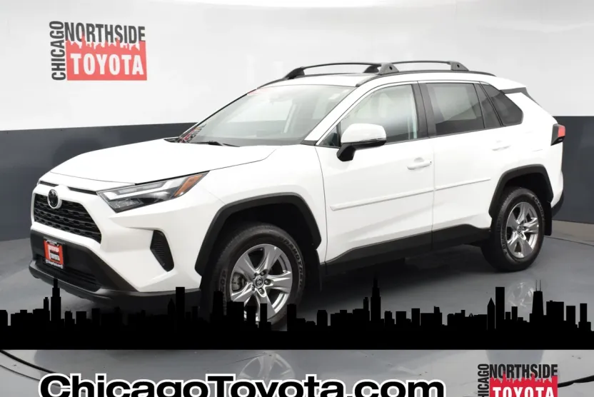 2022 Toyota RAV4 XLE photo 1