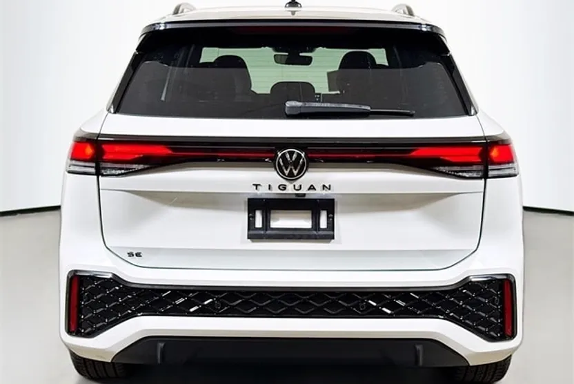 2025 Volkswagen Tiguan SE R-Line Black photo 1