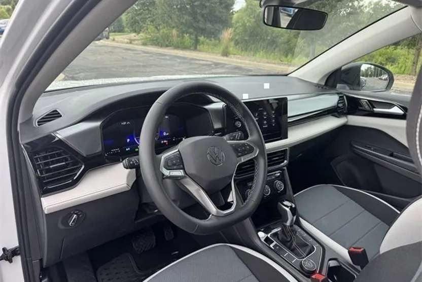 2025 Volkswagen Taos S photo 1