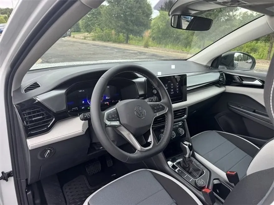 2025 Volkswagen Taos S photo 1