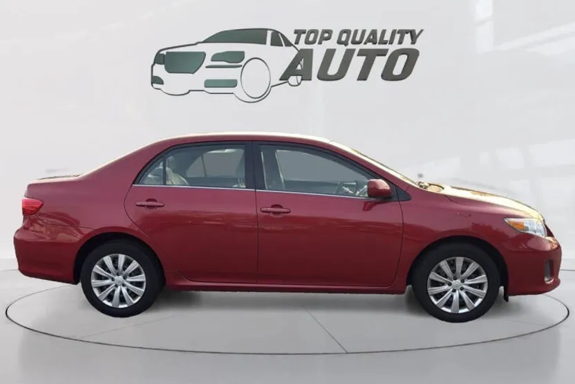 2013 Toyota Corolla LE photo 1