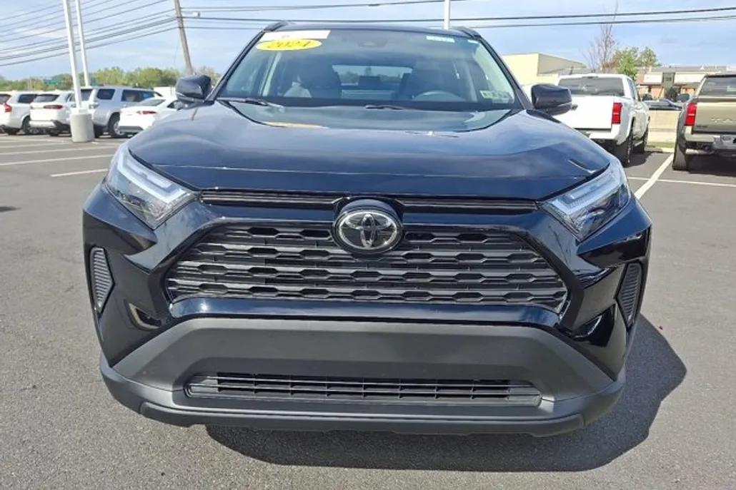 2024 Toyota RAV4 XLE photo 1