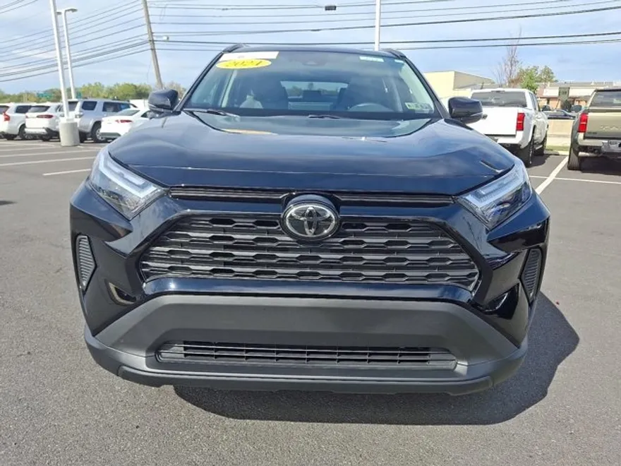 2024 Toyota RAV4 XLE photo 1