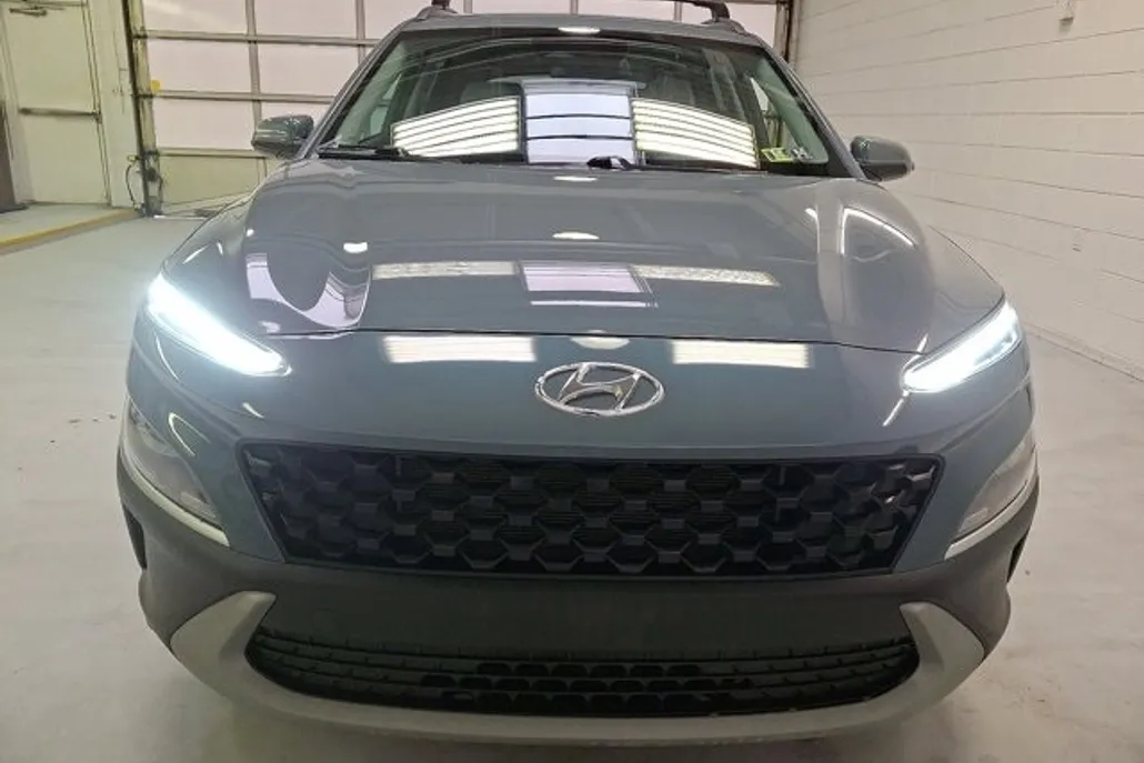 2022 Hyundai Kona SEL photo 1