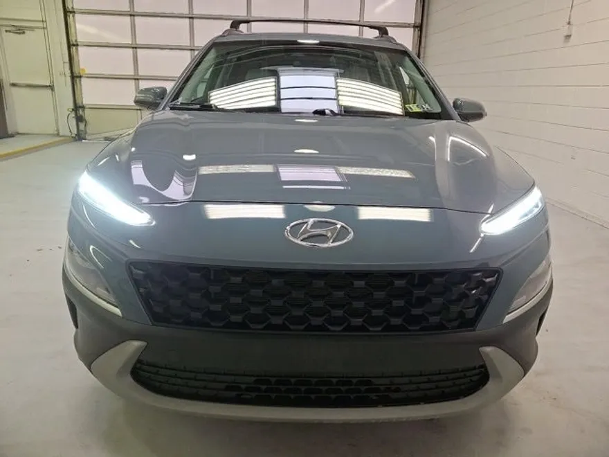 2022 Hyundai Kona SEL photo 1