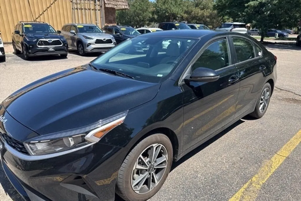 2023 Kia Forte LXS photo 1