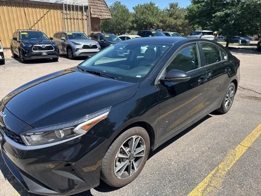 2023 Kia Forte LXS photo 1