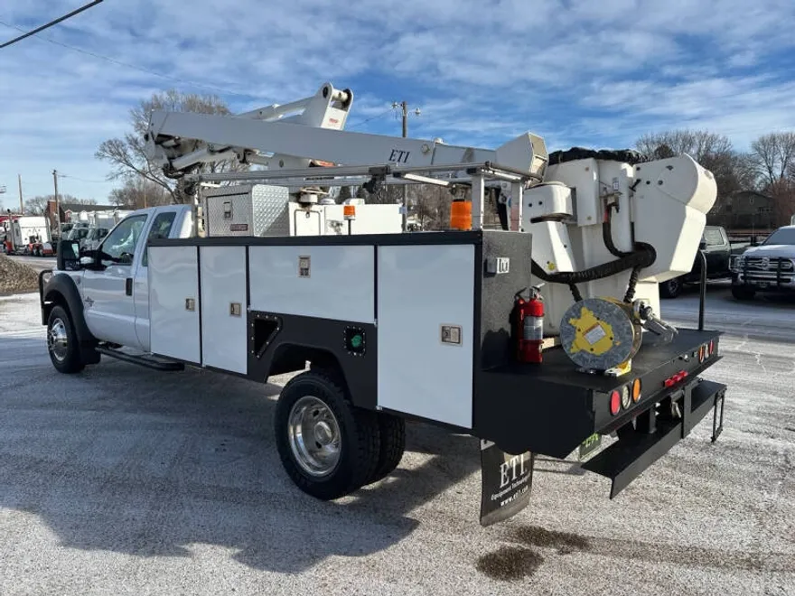 2011 Ford F-550 photo 1