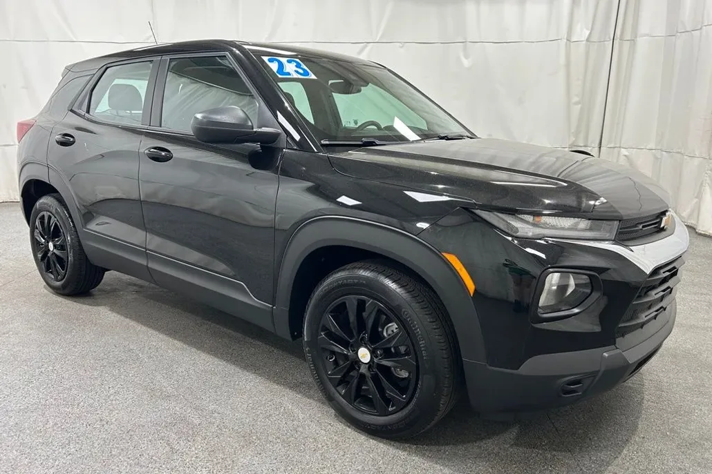 2023 Chevrolet Trailblazer LS photo 1