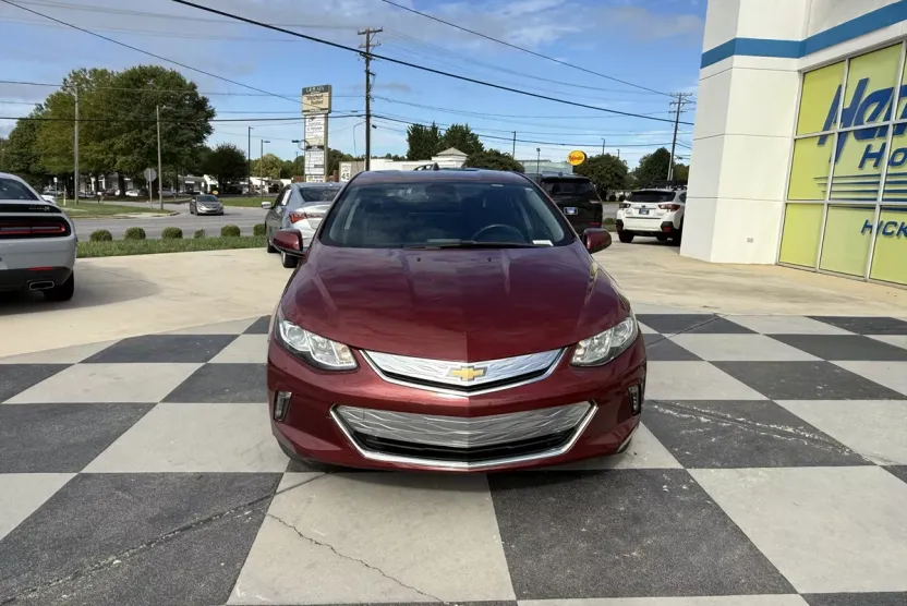2017 Chevrolet Volt LT photo 1
