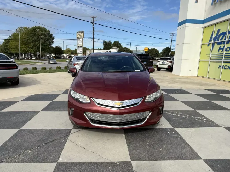 2017 Chevrolet Volt LT photo 1