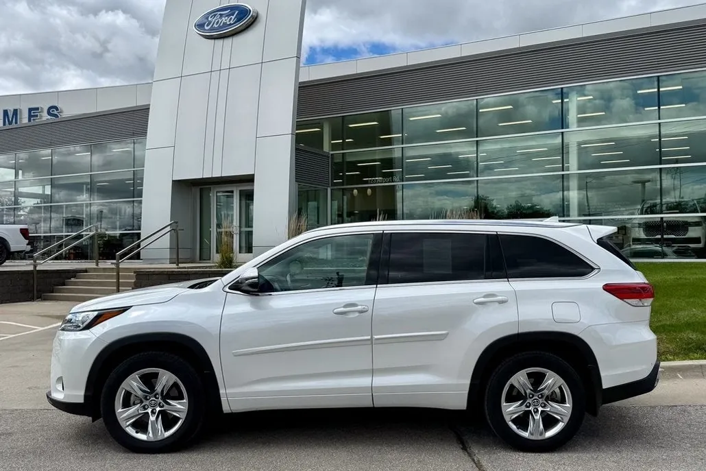 2019 Toyota Highlander Limited photo 1