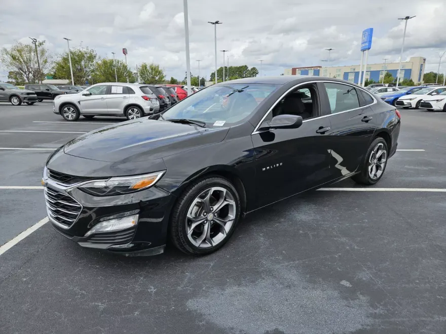 2024 Chevrolet Malibu 1LT photo 1