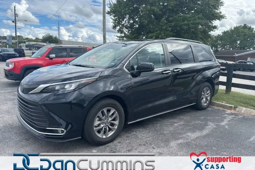 2024 Toyota Sienna XLE photo 1