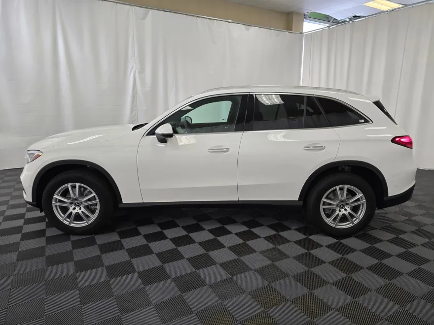 2025 Mercedes Benz GLC 300 4MATIC photo 1