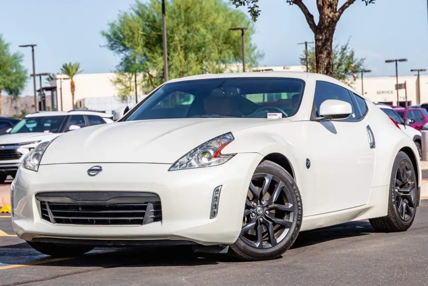 2015 Nissan 370Z Touring photo 1