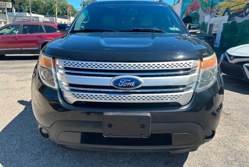 2014 Ford Explorer XLT photo 1