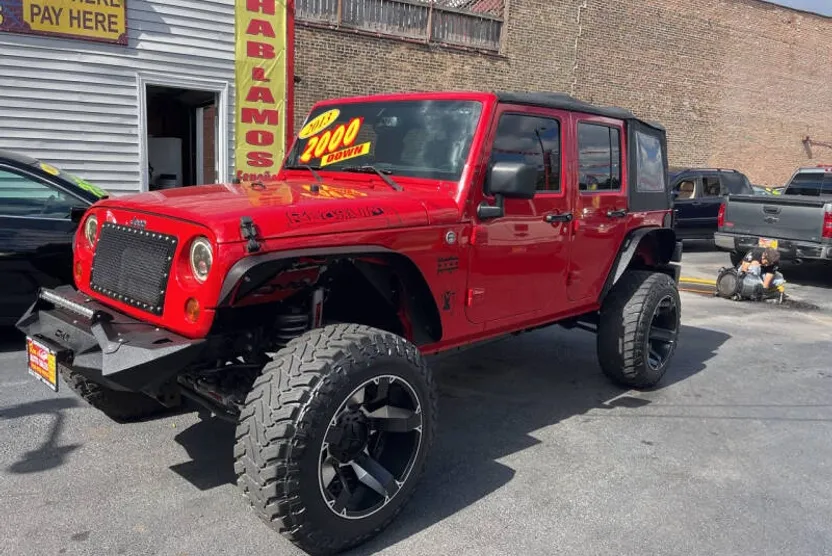 2013 Jeep Wrangler Unlimited Sahara photo 1